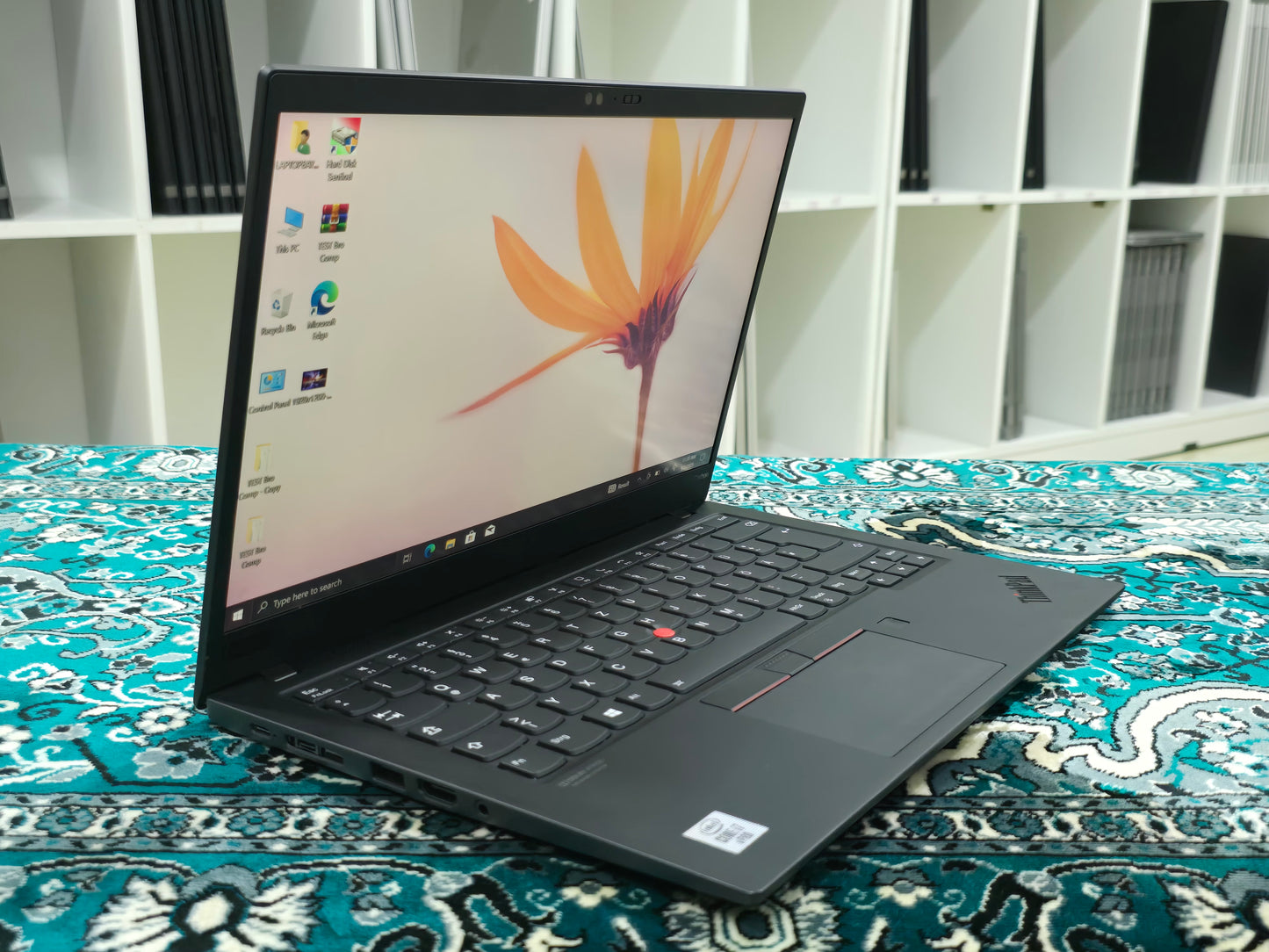 Lenovo ThinkPad X1 Carbon Gen 8 -  i7 10th