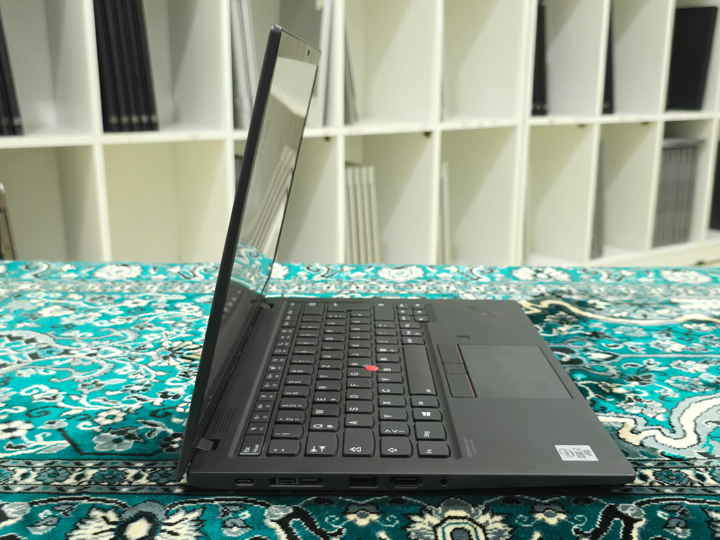 Lenovo ThinkPad X1 Carbon Gen 8 -  i7 10th